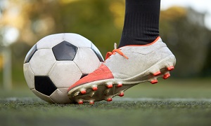 Sportstilskuere er oftest mænd, de er over 45 år og ser sport på tv